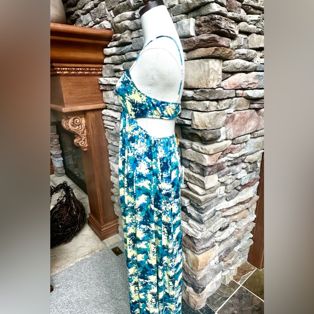 STUNNING AND SOFT HIGH END CUT OUT MAXI SUNDRESS, SIZE LARGE - Picture 8 of 9